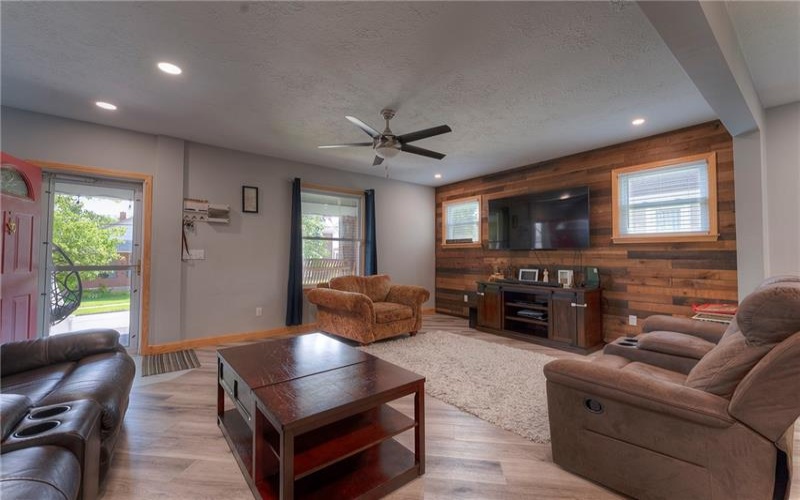 213 6th Street, 15697, 15697, 3 Bedrooms Bedrooms, 6 Rooms Rooms,3.1 BathroomsBathrooms,Residential,For Sale,6th Street,1755588