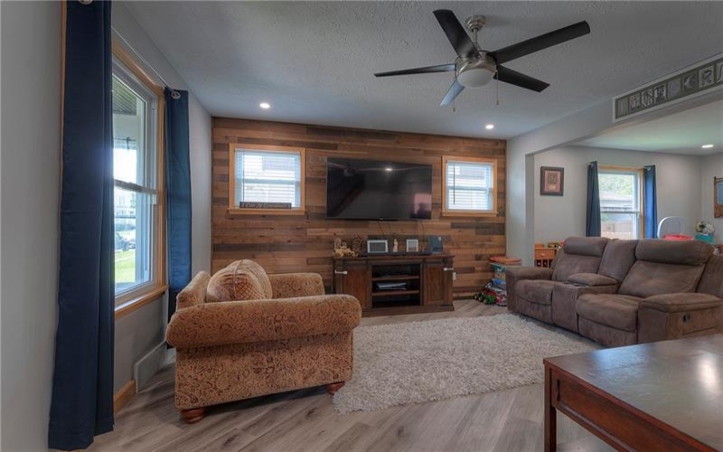 213 6th Street, 15697, 15697, 3 Bedrooms Bedrooms, 6 Rooms Rooms,3.1 BathroomsBathrooms,Residential,For Sale,6th Street,1755588