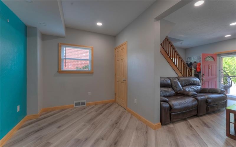 213 6th Street, 15697, 15697, 3 Bedrooms Bedrooms, 6 Rooms Rooms,3.1 BathroomsBathrooms,Residential,For Sale,6th Street,1755588