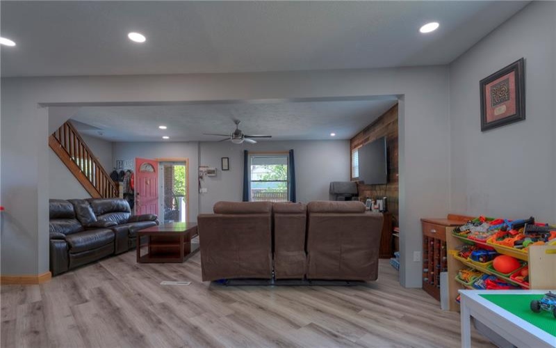213 6th Street, 15697, 15697, 3 Bedrooms Bedrooms, 6 Rooms Rooms,3.1 BathroomsBathrooms,Residential,For Sale,6th Street,1755588