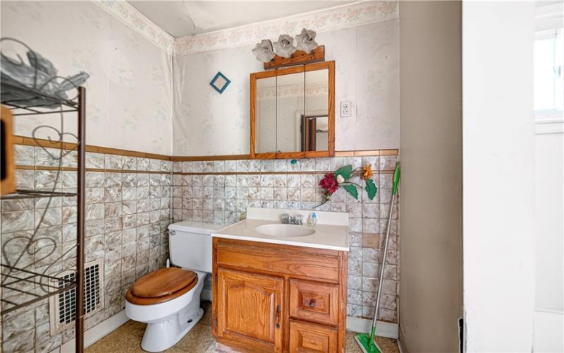 745 Wood Street, California, 15419, 3 Bedrooms Bedrooms, 6 Rooms Rooms,1 BathroomBathrooms,Residential,For Sale,Wood Street,1755834