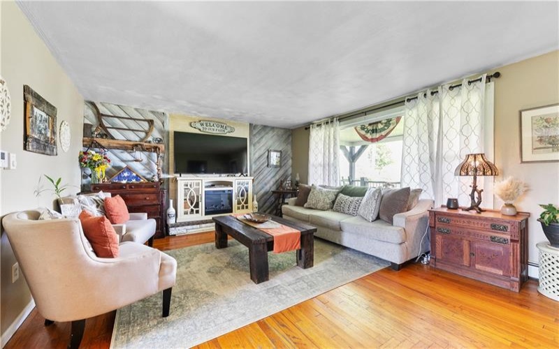 599 Brown Rd, Acme, 15610, 4 Bedrooms Bedrooms, 9 Rooms Rooms,3 BathroomsBathrooms,Residential,For Sale,Brown Rd,1755854