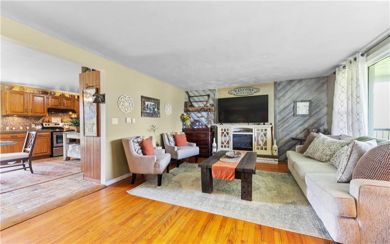 599 Brown Rd, Acme, 15610, 4 Bedrooms Bedrooms, 9 Rooms Rooms,3 BathroomsBathrooms,Residential,For Sale,Brown Rd,1755854