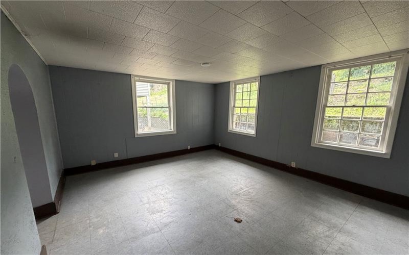 537 Thompson, Donora, 15033, 4 Bedrooms Bedrooms, 9 Rooms Rooms,1 BathroomBathrooms,Residential,For Sale,Thompson,1756875