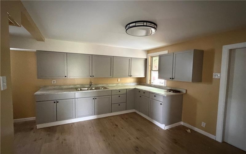 549 Thompson, Donora, 15033, 3 Bedrooms Bedrooms, 7 Rooms Rooms,1 BathroomBathrooms,Residential,For Sale,Thompson,1756894
