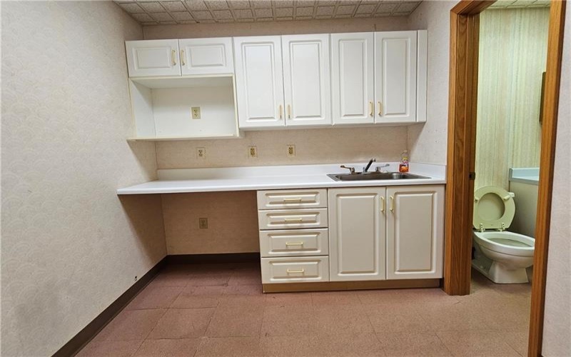911 Ligonier St. Suite 004, Latrobe, 15650, ,Commercial-industrial-business,For Sale,Ligonier St. Suite 004,1756986