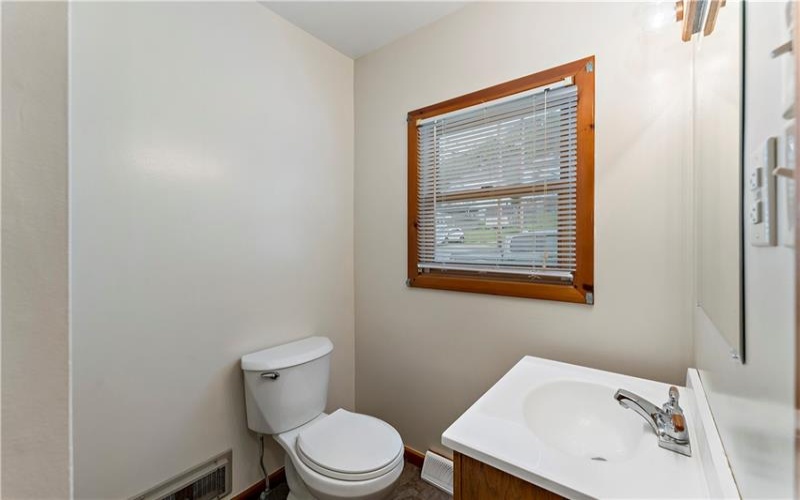 12 Short St, Avella, 15312, 5 Bedrooms Bedrooms, 9 Rooms Rooms,2 BathroomsBathrooms,Residential,For Sale,Short St,1755544