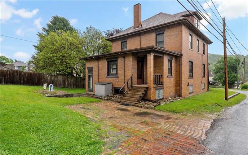 12 Short St, Avella, 15312, 5 Bedrooms Bedrooms, 9 Rooms Rooms,2 BathroomsBathrooms,Residential,For Sale,Short St,1755544