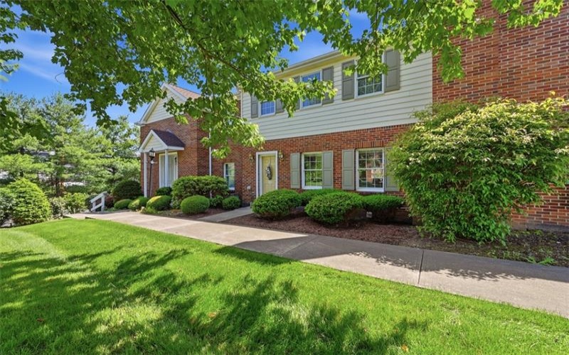 201 Boxwood Ct, McMurray, 15317, 2 Bedrooms Bedrooms, 7 Rooms Rooms,2.1 BathroomsBathrooms,Residential,For Sale,Boxwood Ct,1757045