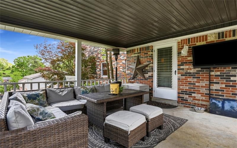 576 Carroll Dr, Irwin, 15642, 3 Bedrooms Bedrooms, 8 Rooms Rooms,2.1 BathroomsBathrooms,Residential,For Sale,Carroll Dr,1757156
