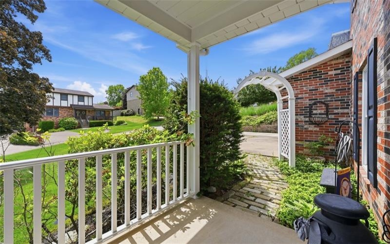 576 Carroll Dr, Irwin, 15642, 3 Bedrooms Bedrooms, 8 Rooms Rooms,2.1 BathroomsBathrooms,Residential,For Sale,Carroll Dr,1757156