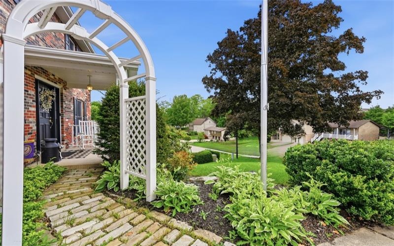 576 Carroll Dr, Irwin, 15642, 3 Bedrooms Bedrooms, 8 Rooms Rooms,2.1 BathroomsBathrooms,Residential,For Sale,Carroll Dr,1757156