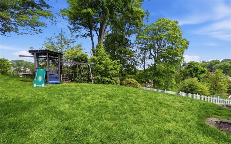 576 Carroll Dr, Irwin, 15642, 3 Bedrooms Bedrooms, 8 Rooms Rooms,2.1 BathroomsBathrooms,Residential,For Sale,Carroll Dr,1757156