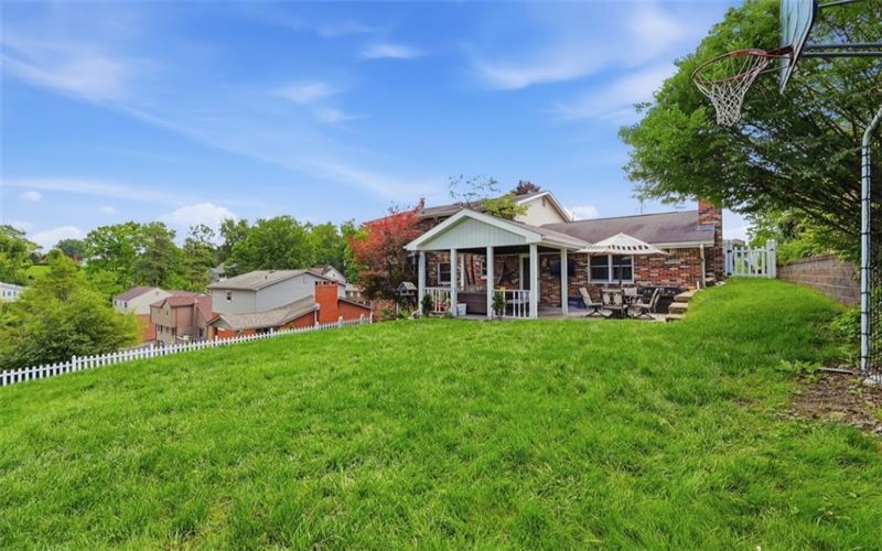 576 Carroll Dr, Irwin, 15642, 3 Bedrooms Bedrooms, 8 Rooms Rooms,2.1 BathroomsBathrooms,Residential,For Sale,Carroll Dr,1757156