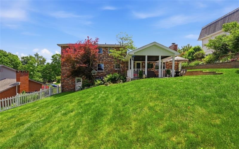 576 Carroll Dr, Irwin, 15642, 3 Bedrooms Bedrooms, 8 Rooms Rooms,2.1 BathroomsBathrooms,Residential,For Sale,Carroll Dr,1757156