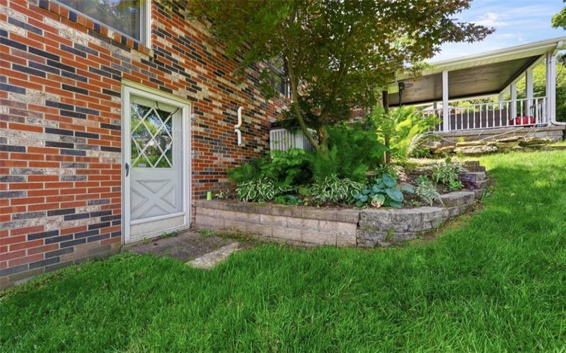 576 Carroll Dr, Irwin, 15642, 3 Bedrooms Bedrooms, 8 Rooms Rooms,2.1 BathroomsBathrooms,Residential,For Sale,Carroll Dr,1757156