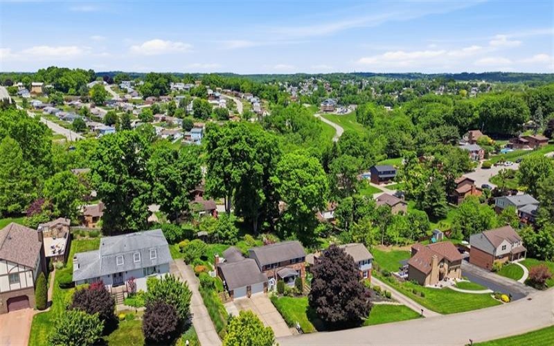 576 Carroll Dr, Irwin, 15642, 3 Bedrooms Bedrooms, 8 Rooms Rooms,2.1 BathroomsBathrooms,Residential,For Sale,Carroll Dr,1757156