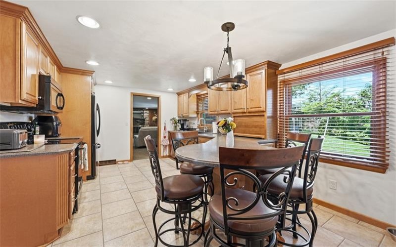 576 Carroll Dr, Irwin, 15642, 3 Bedrooms Bedrooms, 8 Rooms Rooms,2.1 BathroomsBathrooms,Residential,For Sale,Carroll Dr,1757156