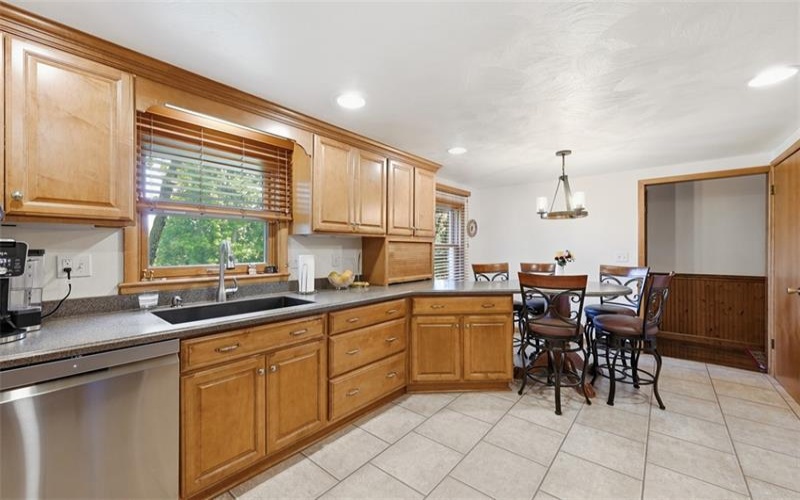 576 Carroll Dr, Irwin, 15642, 3 Bedrooms Bedrooms, 8 Rooms Rooms,2.1 BathroomsBathrooms,Residential,For Sale,Carroll Dr,1757156
