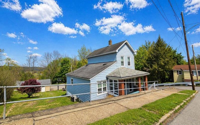 100 Lowell STREET, Vandergrift, 15690, 3 Bedrooms Bedrooms, 7 Rooms Rooms,1.1 BathroomsBathrooms,Residential,For Sale,Lowell,1752687