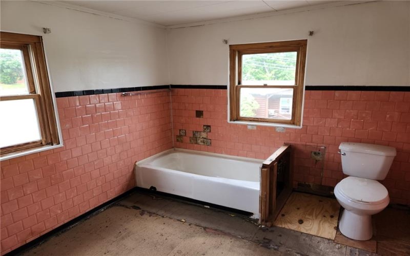 109 Pittsburgh Rd, Bentleyville, 15314, 4 Bedrooms Bedrooms, 8 Rooms Rooms,2 BathroomsBathrooms,Residential,For Sale,Pittsburgh Rd,1752736