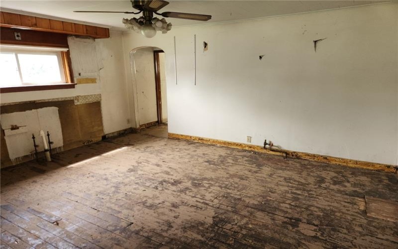 109 Pittsburgh Rd, Bentleyville, 15314, 4 Bedrooms Bedrooms, 8 Rooms Rooms,2 BathroomsBathrooms,Residential,For Sale,Pittsburgh Rd,1752736