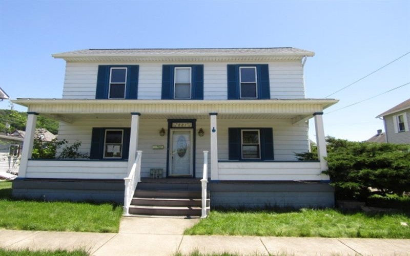 221 4th St, West Newton, 15089, 4 Bedrooms Bedrooms, 9 Rooms Rooms,1 BathroomBathrooms,Residential,For Sale,4th St,1757204
