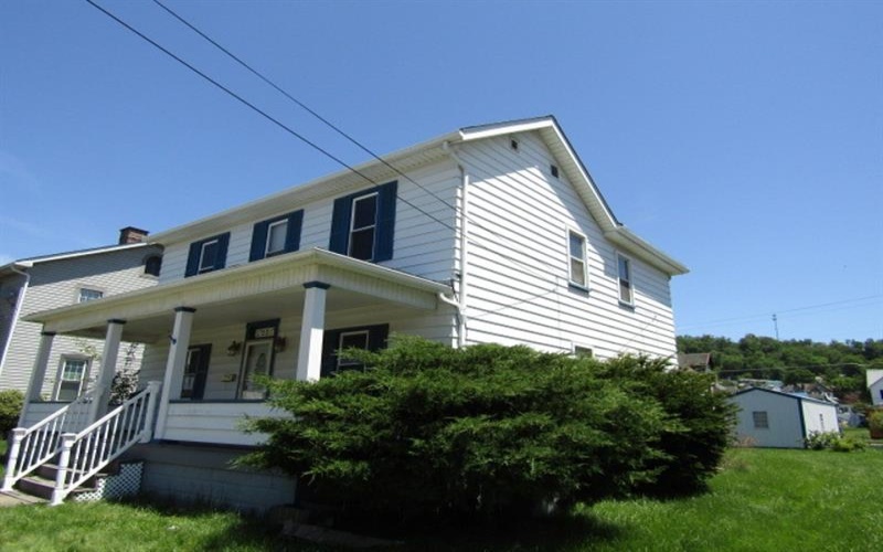 221 4th St, West Newton, 15089, 4 Bedrooms Bedrooms, 9 Rooms Rooms,1 BathroomBathrooms,Residential,For Sale,4th St,1757204