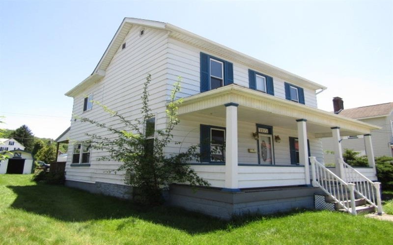 221 4th St, West Newton, 15089, 4 Bedrooms Bedrooms, 9 Rooms Rooms,1 BathroomBathrooms,Residential,For Sale,4th St,1757204