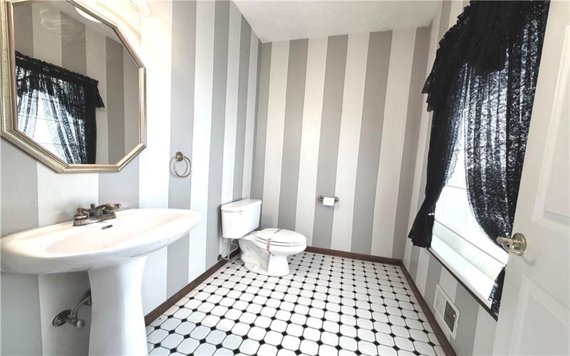 1019 Kimberly Dr, Uniontown, 15401, 4 Bedrooms Bedrooms, ,2.2 BathroomsBathrooms,Residential,For Sale,Kimberly Dr,1757161