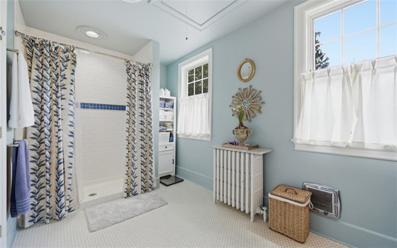 400 Cove, Washington, 15301, 4 Bedrooms Bedrooms, 9 Rooms Rooms,3 BathroomsBathrooms,Residential,For Sale,Cove,1757242
