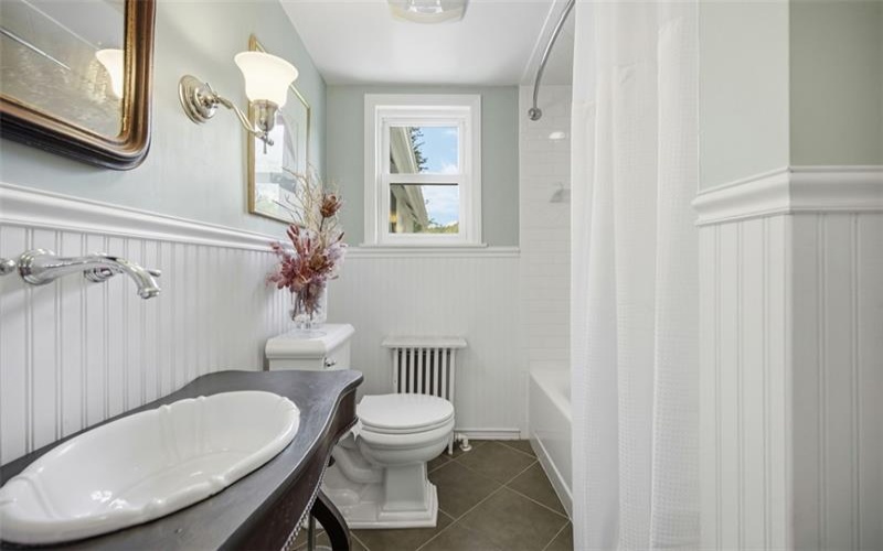 400 Cove, Washington, 15301, 4 Bedrooms Bedrooms, 9 Rooms Rooms,3 BathroomsBathrooms,Residential,For Sale,Cove,1757242