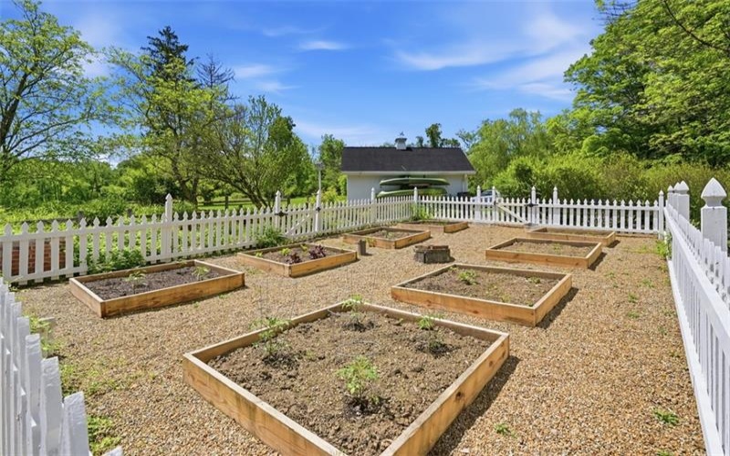400 Cove, Washington, 15301, 4 Bedrooms Bedrooms, 9 Rooms Rooms,3 BathroomsBathrooms,Residential,For Sale,Cove,1757242