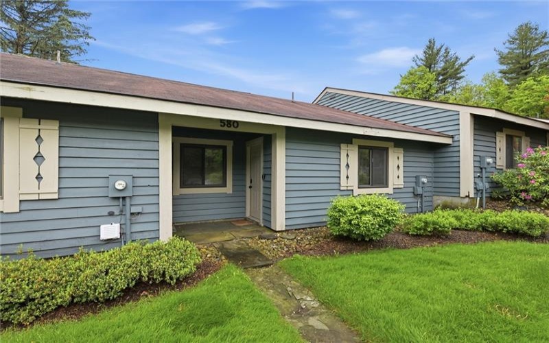 580 Maple Ct, Somerset, 15501, 2 Bedrooms Bedrooms, 6 Rooms Rooms,1 BathroomBathrooms,Residential,For Sale,Maple Ct,1757280