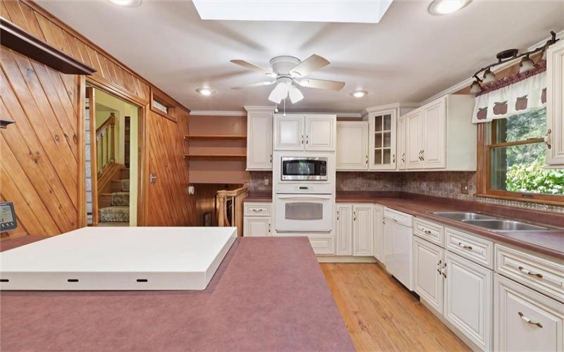 107 Jeanine Ct., Trafford, 15085, 3 Bedrooms Bedrooms, 11 Rooms Rooms,2.1 BathroomsBathrooms,Residential,For Sale,Jeanine Ct.,1756952