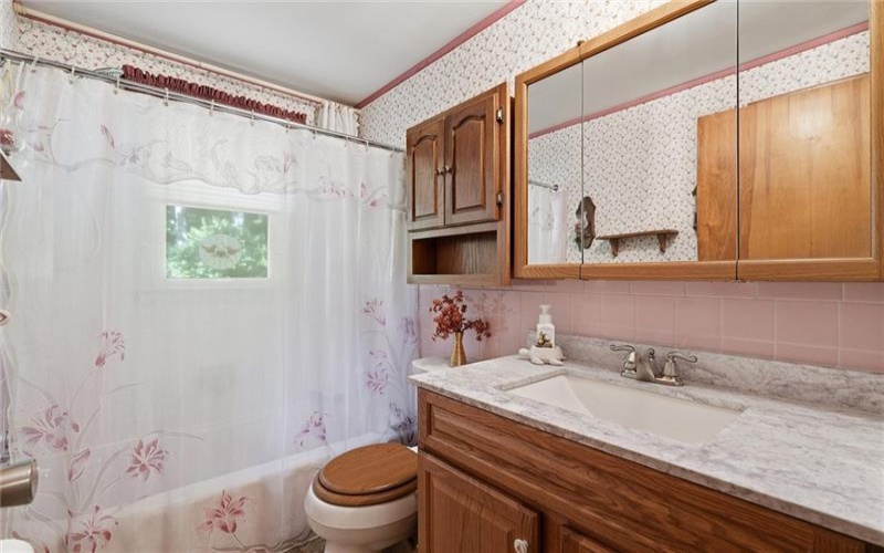 107 Jeanine Ct., Trafford, 15085, 3 Bedrooms Bedrooms, 11 Rooms Rooms,2.1 BathroomsBathrooms,Residential,For Sale,Jeanine Ct.,1756952