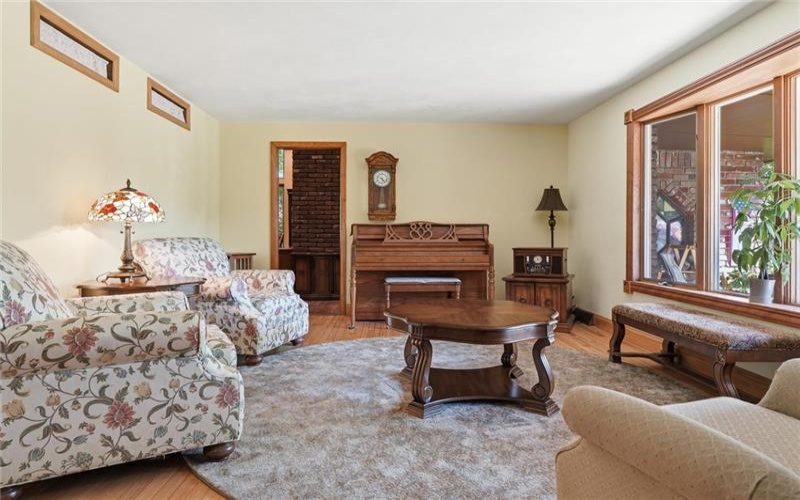 107 Jeanine Ct., Trafford, 15085, 3 Bedrooms Bedrooms, 11 Rooms Rooms,2.1 BathroomsBathrooms,Residential,For Sale,Jeanine Ct.,1756952