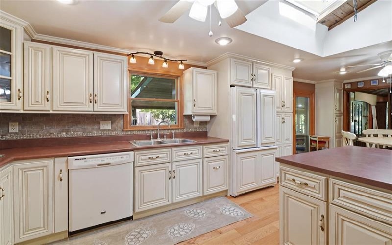 107 Jeanine Ct., Trafford, 15085, 3 Bedrooms Bedrooms, 11 Rooms Rooms,2.1 BathroomsBathrooms,Residential,For Sale,Jeanine Ct.,1756952