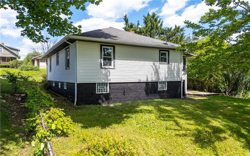 825 Donnan Ave, Washington, 15301, 2 Bedrooms Bedrooms, ,1 BathroomBathrooms,Residential,For Sale,Donnan Ave,1757173