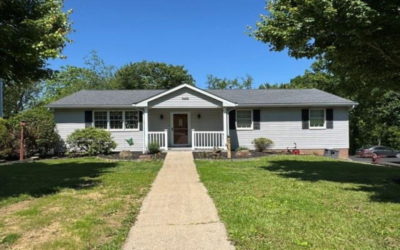 200 Bonita Dr, Greensburg, 15601, 3 Bedrooms Bedrooms, 8 Rooms Rooms,2.1 BathroomsBathrooms,Residential,For Sale,Bonita Dr,1757359