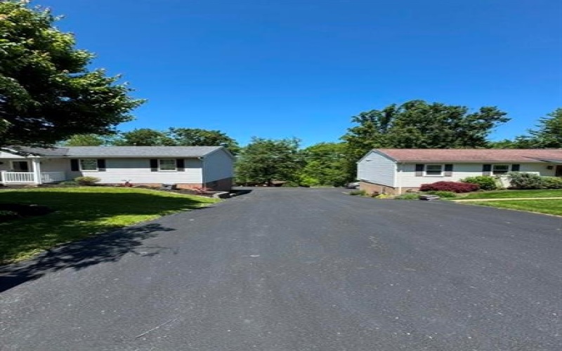 200 Bonita Dr, Greensburg, 15601, 3 Bedrooms Bedrooms, 8 Rooms Rooms,2.1 BathroomsBathrooms,Residential,For Sale,Bonita Dr,1757359
