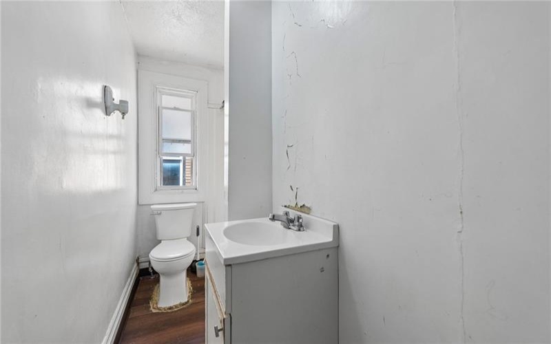 318 WASHINGTON AVE, CHARLEROI, 15022, 11 Bedrooms Bedrooms, 12 Rooms Rooms,2.2 BathroomsBathrooms,Residential,For Sale,WASHINGTON AVE,1751752