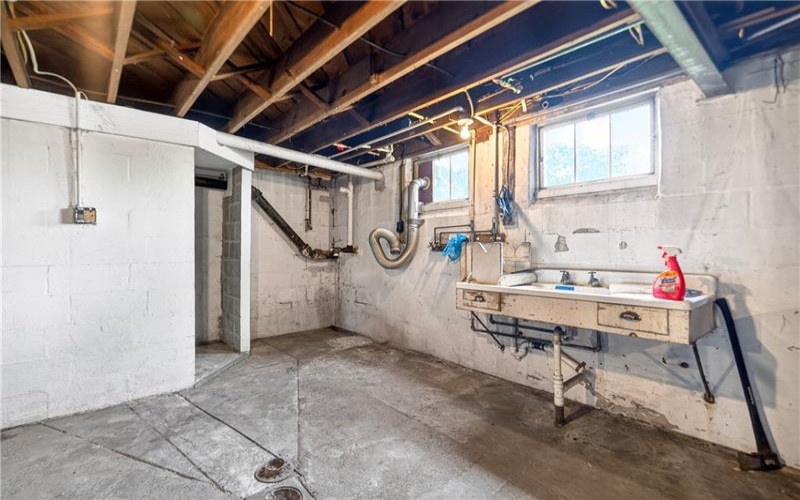 900 WASHINGTON ROAD, Washington, 15301, 3 Bedrooms Bedrooms, 10 Rooms Rooms,1.1 BathroomsBathrooms,Residential,For Sale,WASHINGTON ROAD,1755822