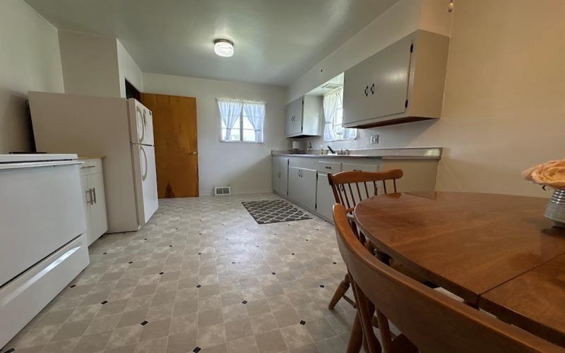 407 Vine St, Connellsville, 15425, 2 Bedrooms Bedrooms, 5 Rooms Rooms,1.1 BathroomsBathrooms,Residential,For Sale,Vine St,1757321