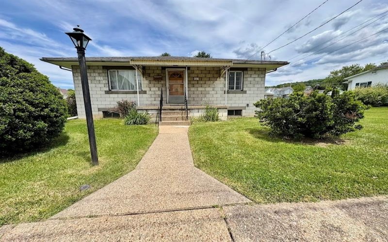 407 Vine St, Connellsville, 15425, 2 Bedrooms Bedrooms, 5 Rooms Rooms,1.1 BathroomsBathrooms,Residential,For Sale,Vine St,1757321