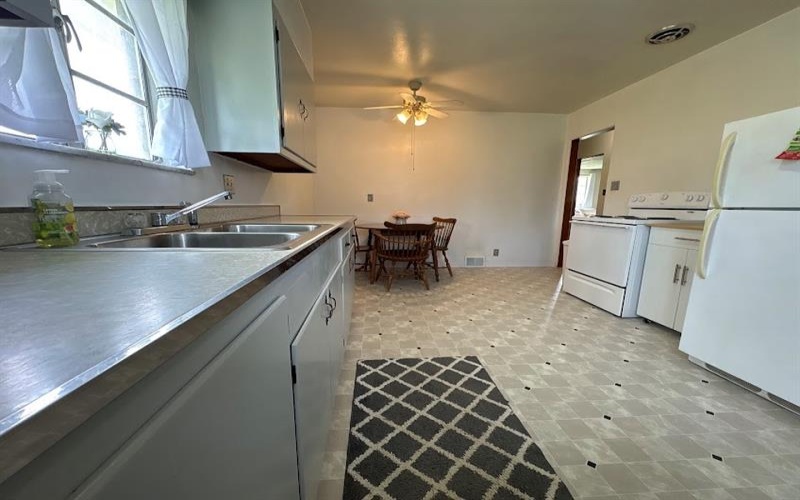 407 Vine St, Connellsville, 15425, 2 Bedrooms Bedrooms, 5 Rooms Rooms,1.1 BathroomsBathrooms,Residential,For Sale,Vine St,1757321