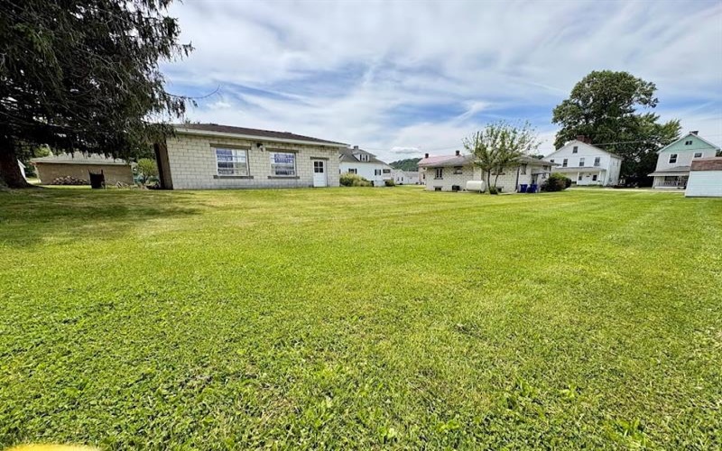 407 Vine St, Connellsville, 15425, 2 Bedrooms Bedrooms, 5 Rooms Rooms,1.1 BathroomsBathrooms,Residential,For Sale,Vine St,1757321
