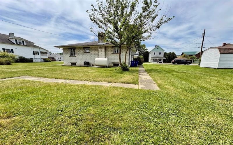 407 Vine St, Connellsville, 15425, 2 Bedrooms Bedrooms, 5 Rooms Rooms,1.1 BathroomsBathrooms,Residential,For Sale,Vine St,1757321