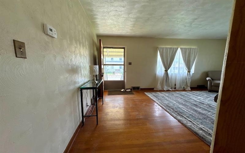407 Vine St, Connellsville, 15425, 2 Bedrooms Bedrooms, 5 Rooms Rooms,1.1 BathroomsBathrooms,Residential,For Sale,Vine St,1757321