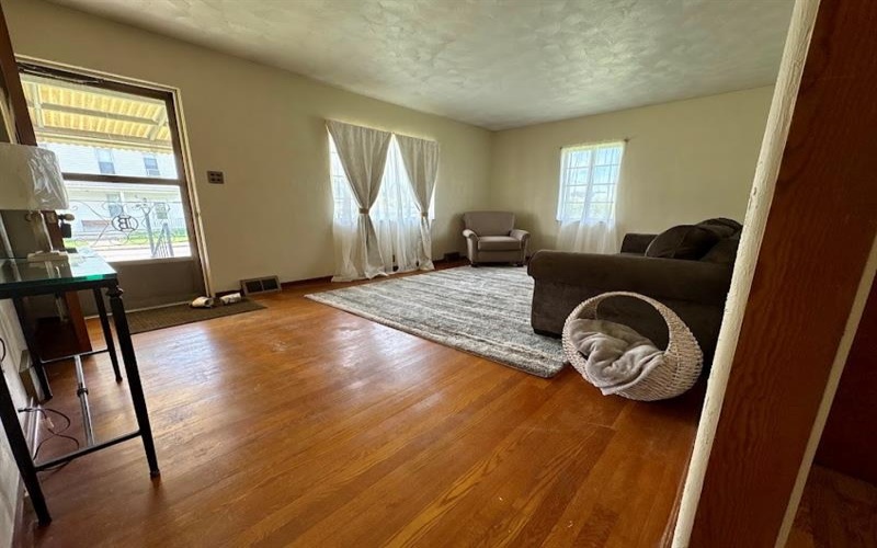407 Vine St, Connellsville, 15425, 2 Bedrooms Bedrooms, 5 Rooms Rooms,1.1 BathroomsBathrooms,Residential,For Sale,Vine St,1757321